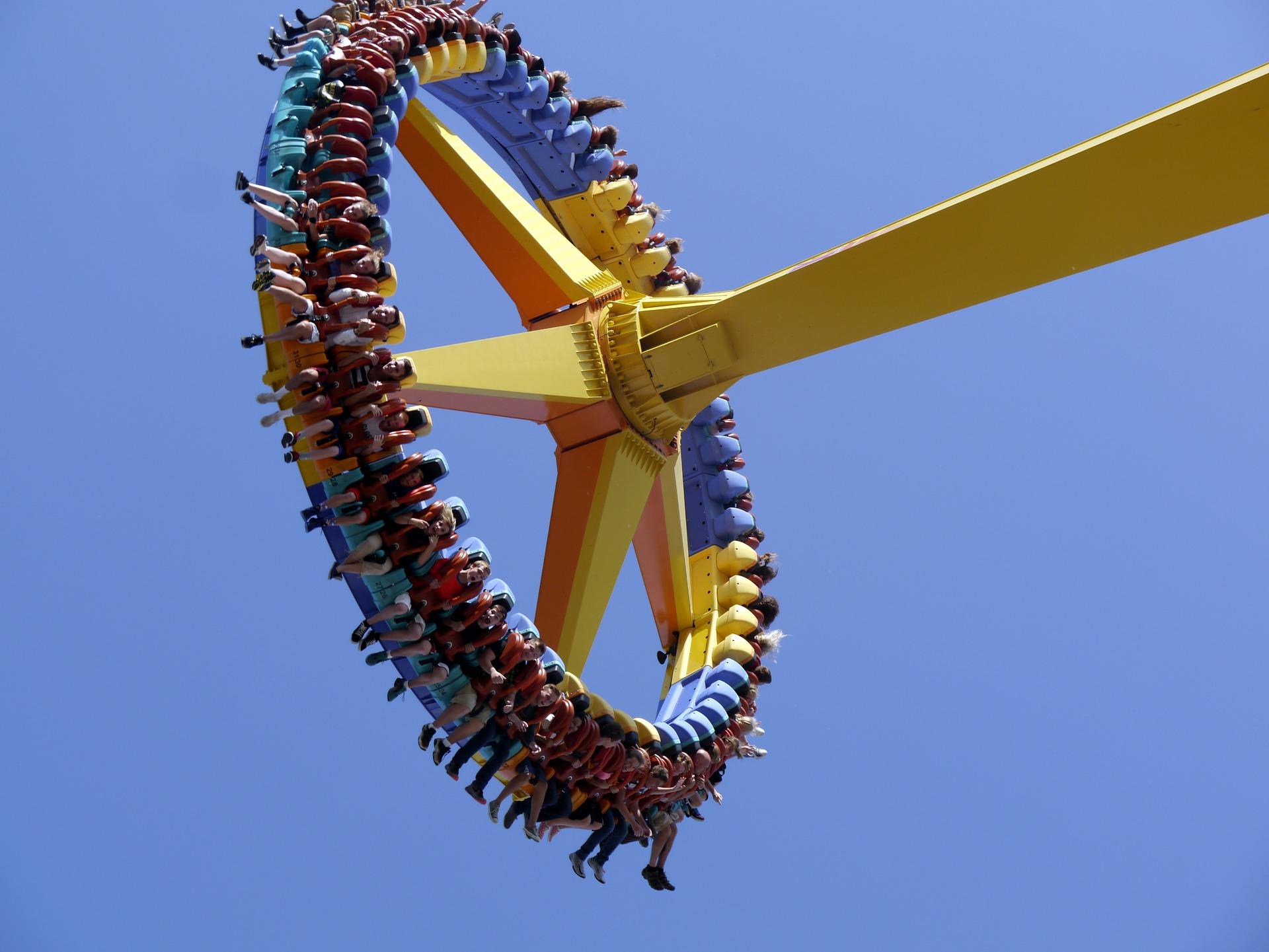 amusement park 1838401 1920 - Frisbees non identifiés