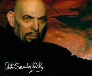 anton lavey 300x246 - L'Eglise de Satan (1)