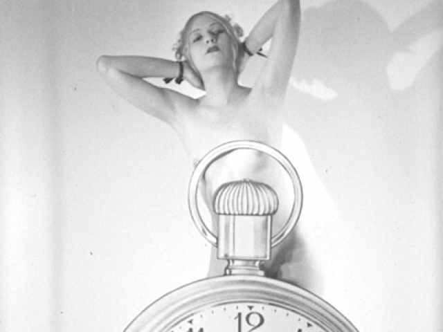 nude with clock 640x480 c - Et maintenant… Regardez !