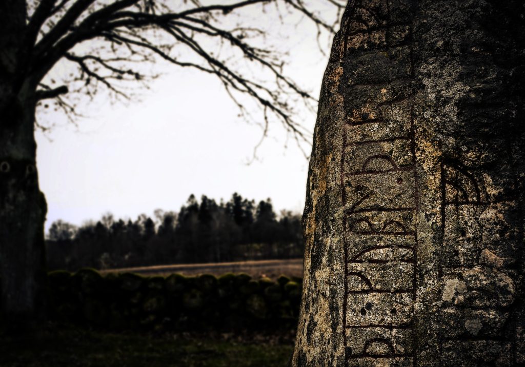 runestone g44a25b908 1920 1024x716 - Introduction aux runes